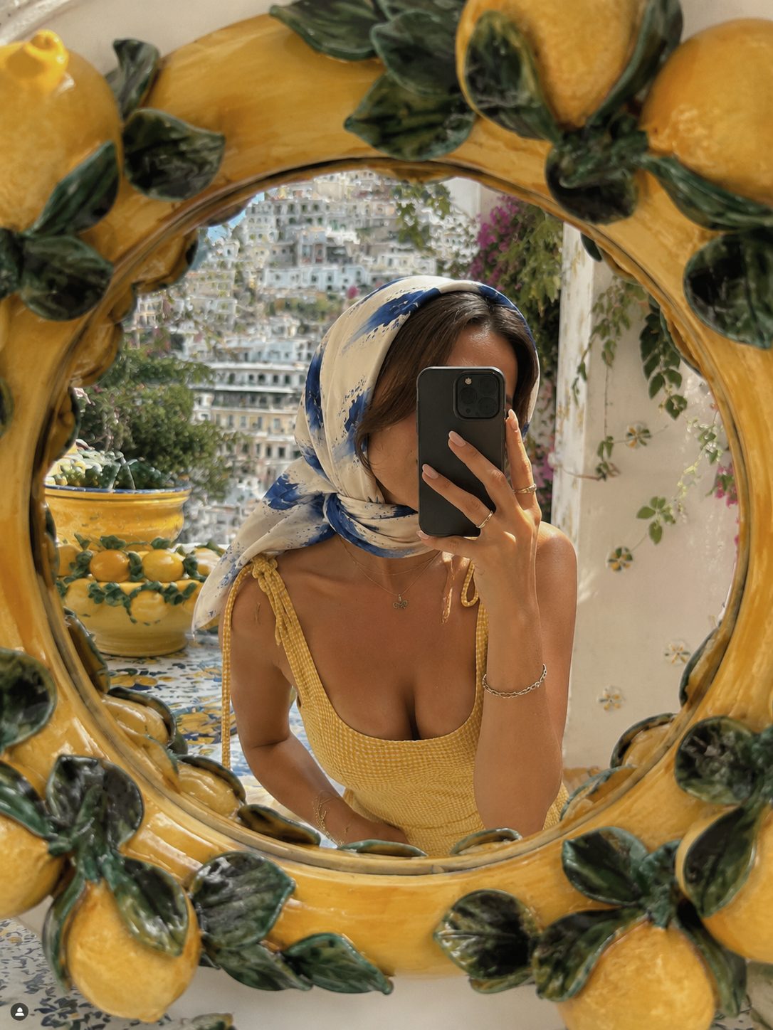 Scarf influencer